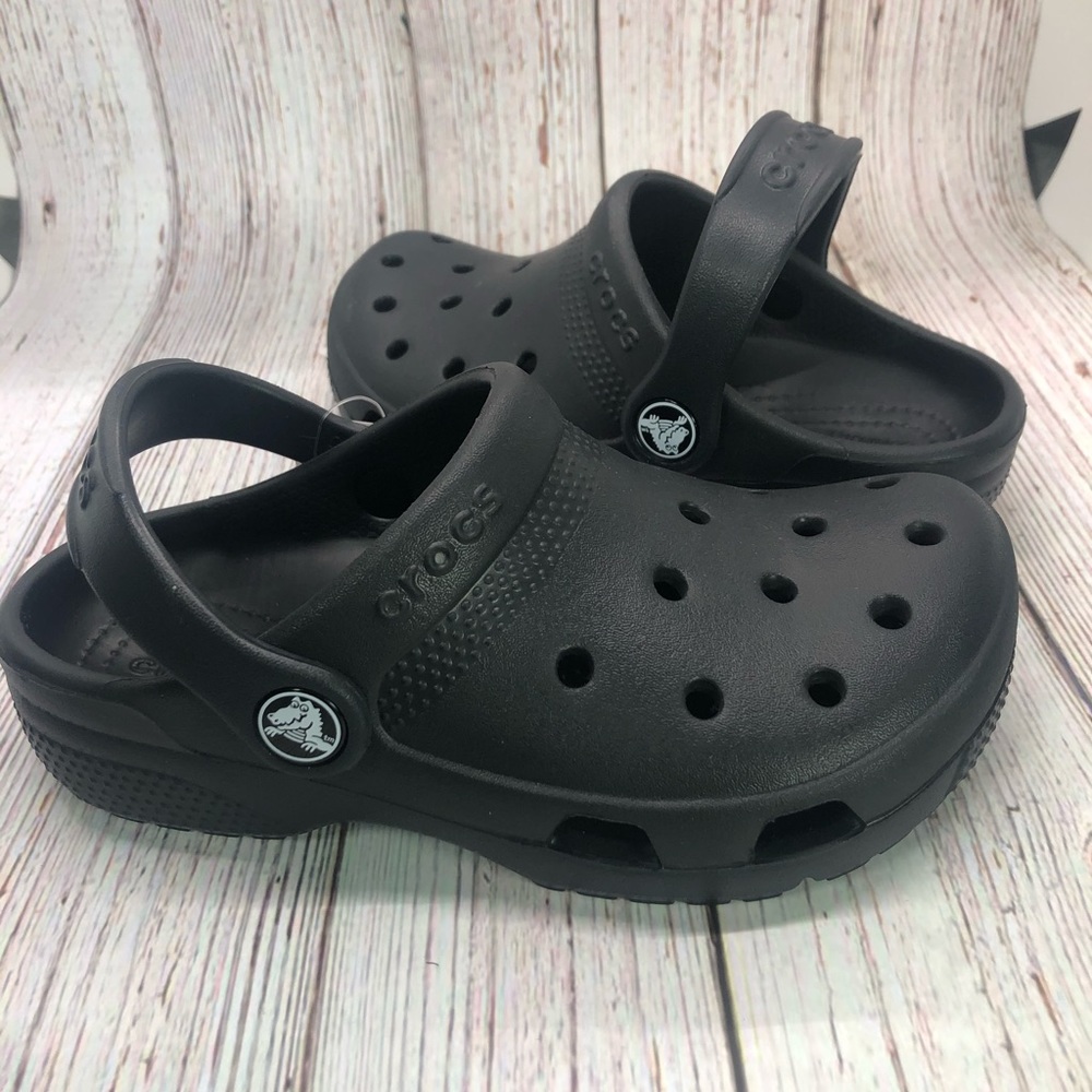Kids black crocs coast clog
